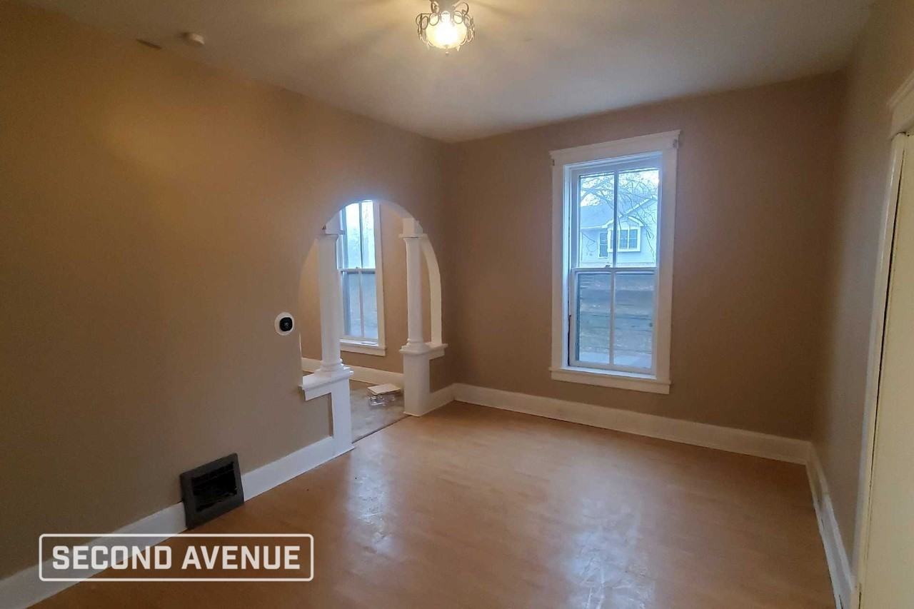 401 N Douglas Ave - Photo 2 of 13