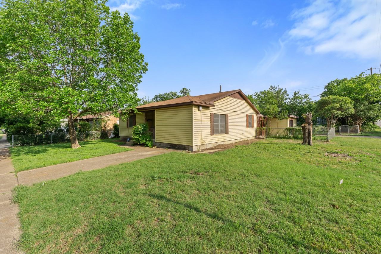 1302 Redondo Dr #1 - Photo 2 of 16