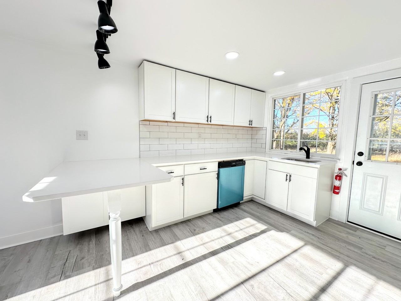 1607 Girard Ave #1 - Photo 3 of 33