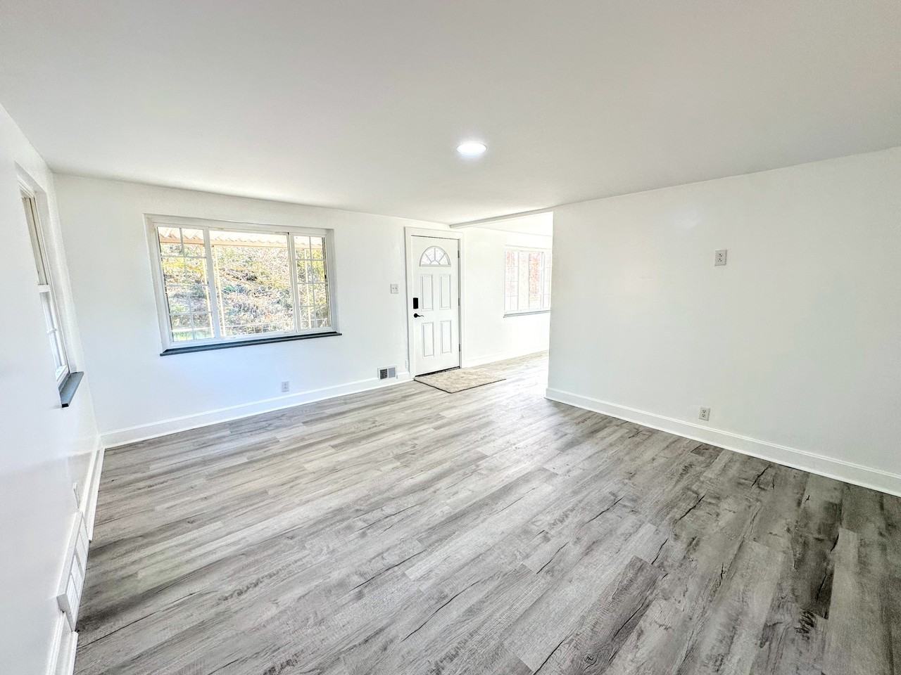 1607 Girard Ave #1 - Photo 6 of 33