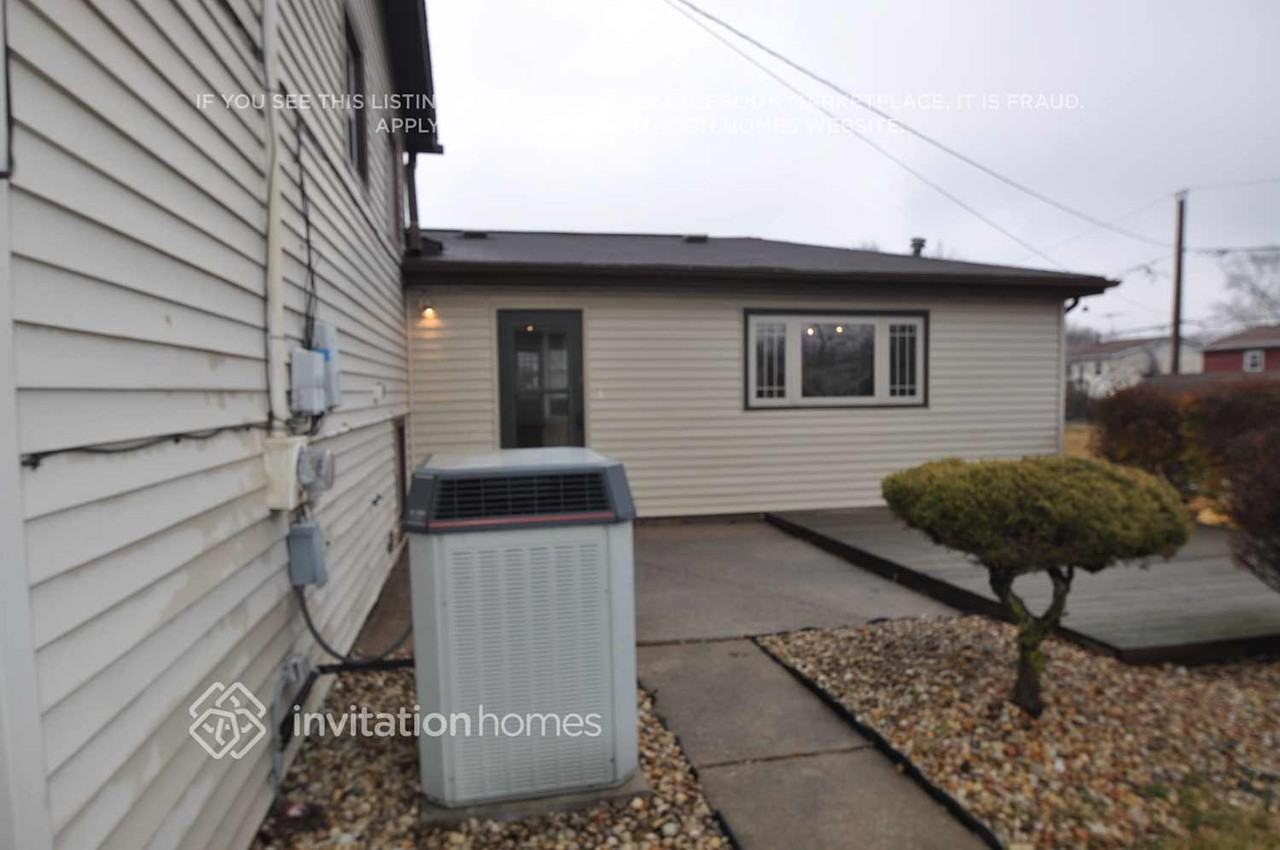 5731 Lancaster Dr - Photo 2 of 4