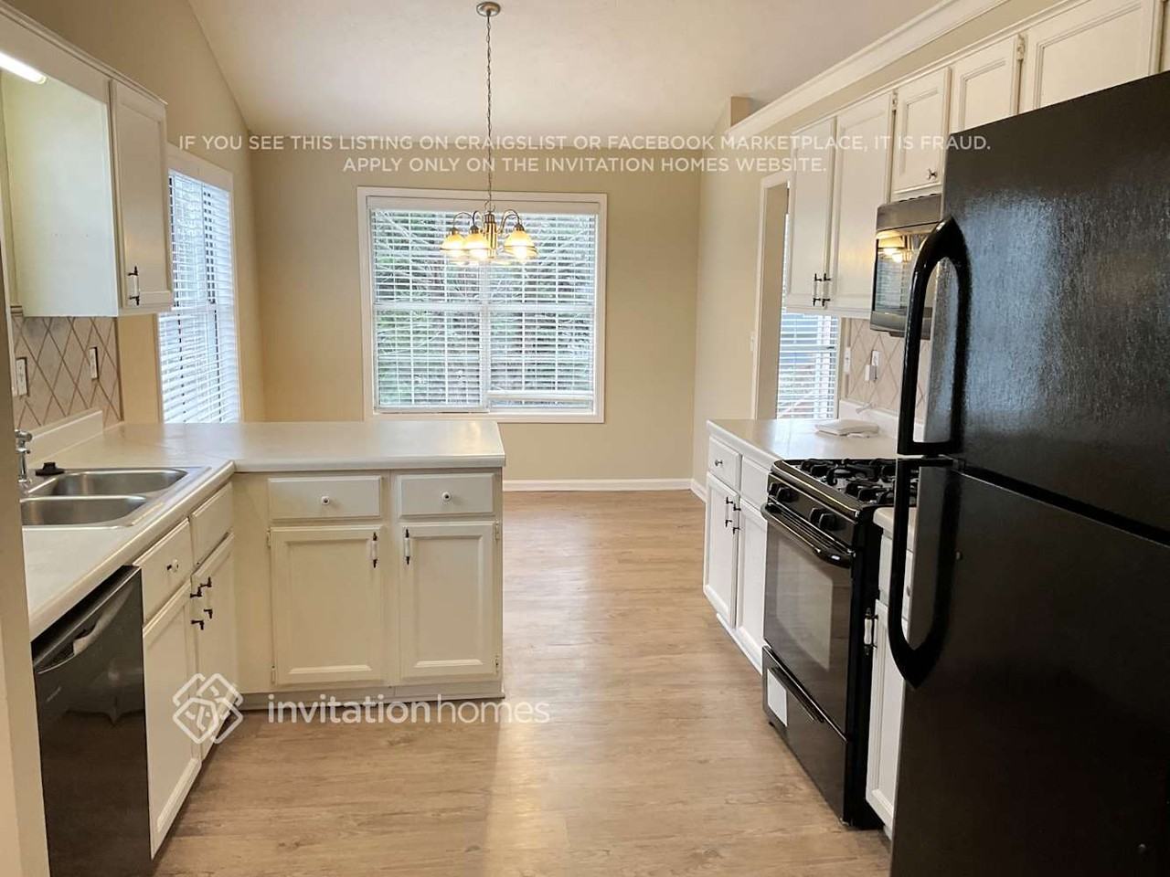 3284 Shady Woods Cir - Photo 5 of 13