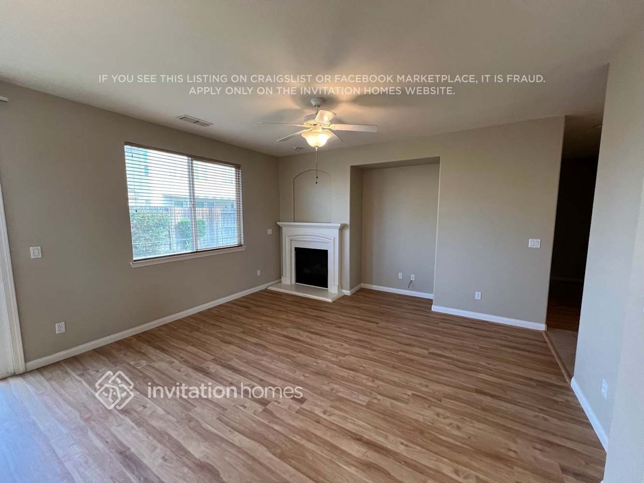 1901 Pyramid Creek Dr - Photo 2 of 10