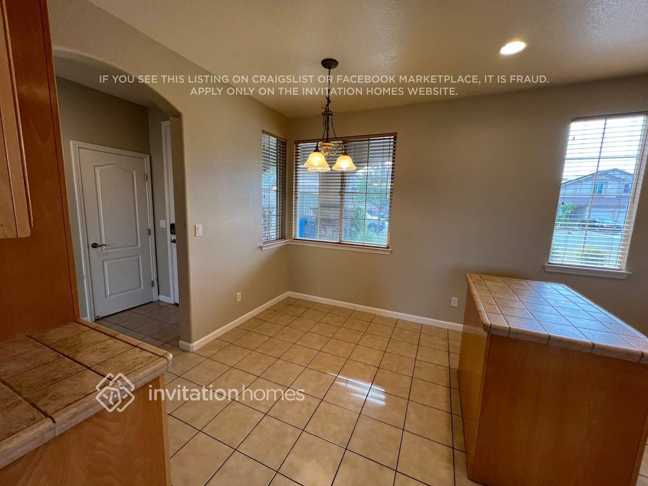 1901 Pyramid Creek Dr - Photo 4 of 10