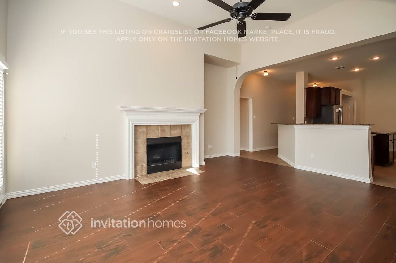 222 Vernon Dr - Photo 3 of 16