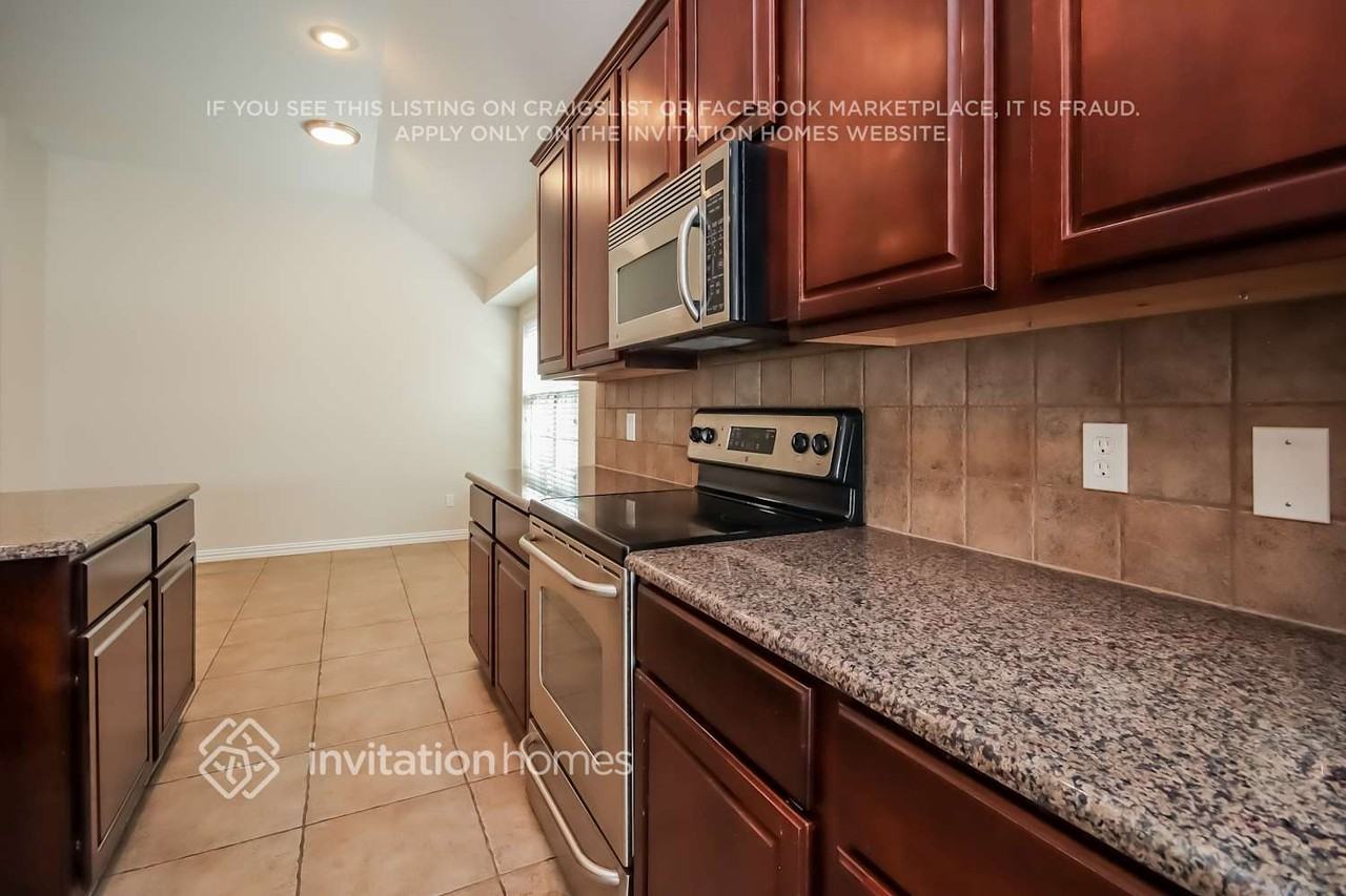 222 Vernon Dr - Photo 6 of 16