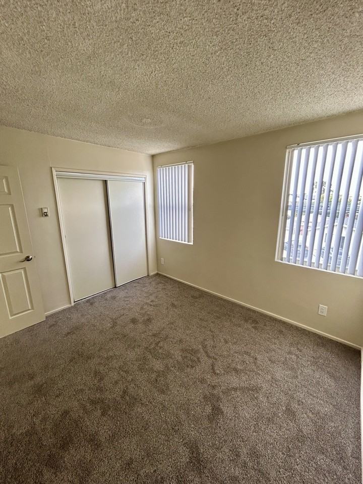 4024 West 147th Street #16 - Photo 7 of 9