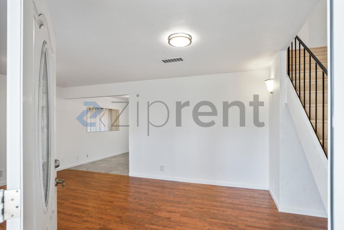 3143 Washoe Way - Photo 5 of 30