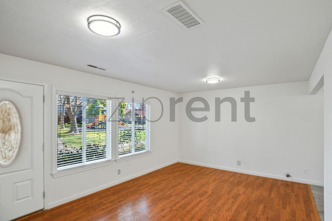 3143 Washoe Way - Photo 6 of 30