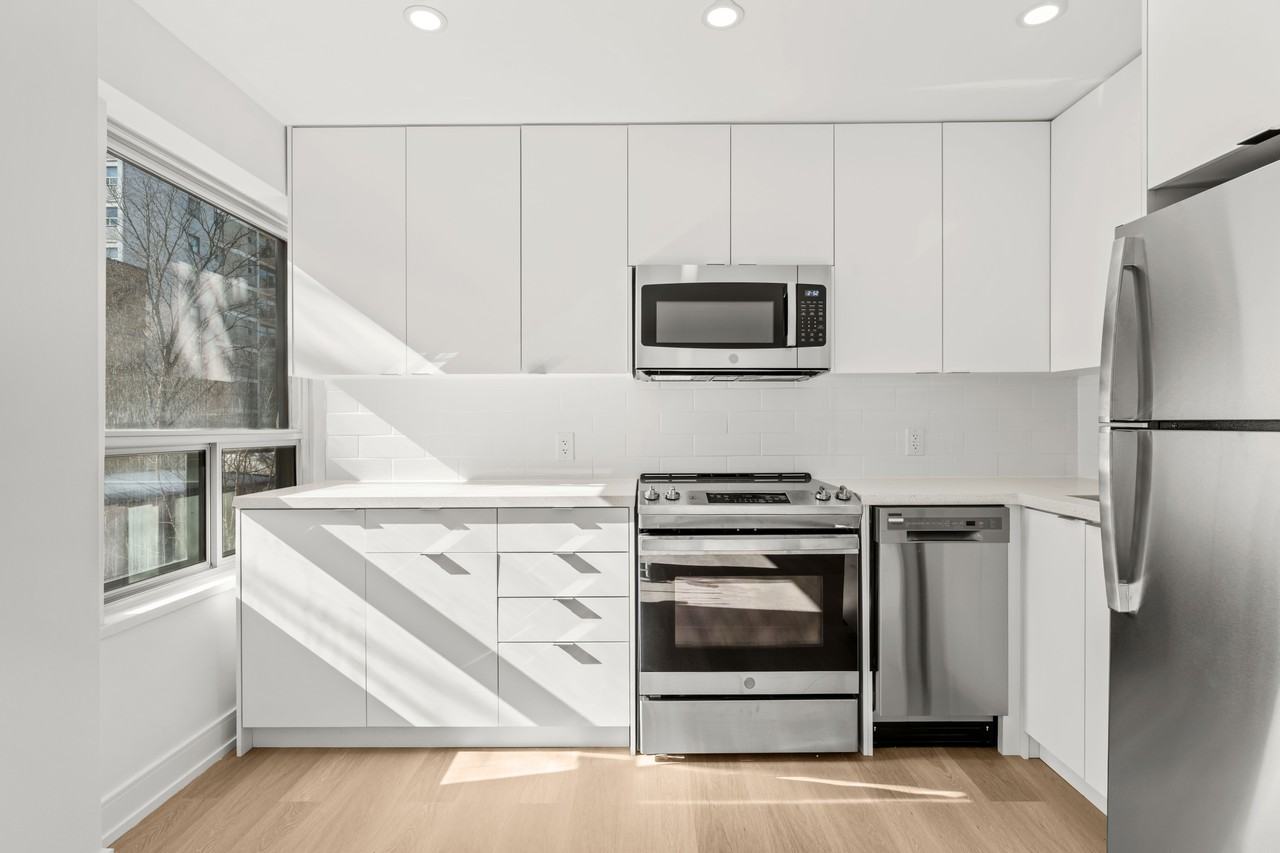 Sunset Tower - Photo 5 of 36