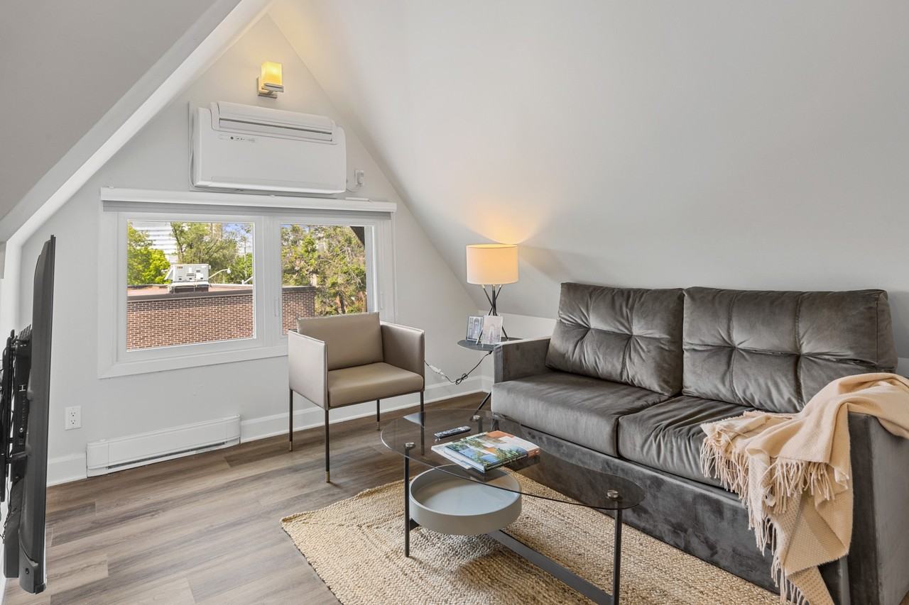 238 Laurier - Photo 4 of 50