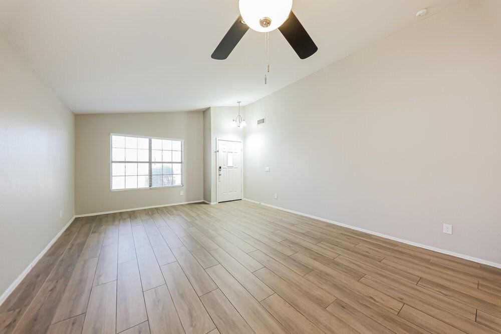 15415 W Lea Ln - Photo 4 of 16