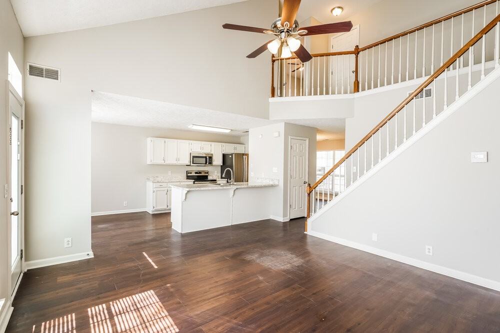 3134 Creekview Ln - Photo 5 of 25