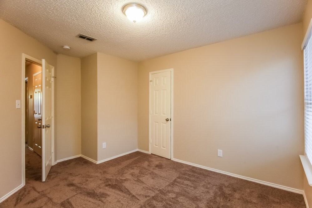 8112 Broken Arrow Rd - Photo 5 of 9