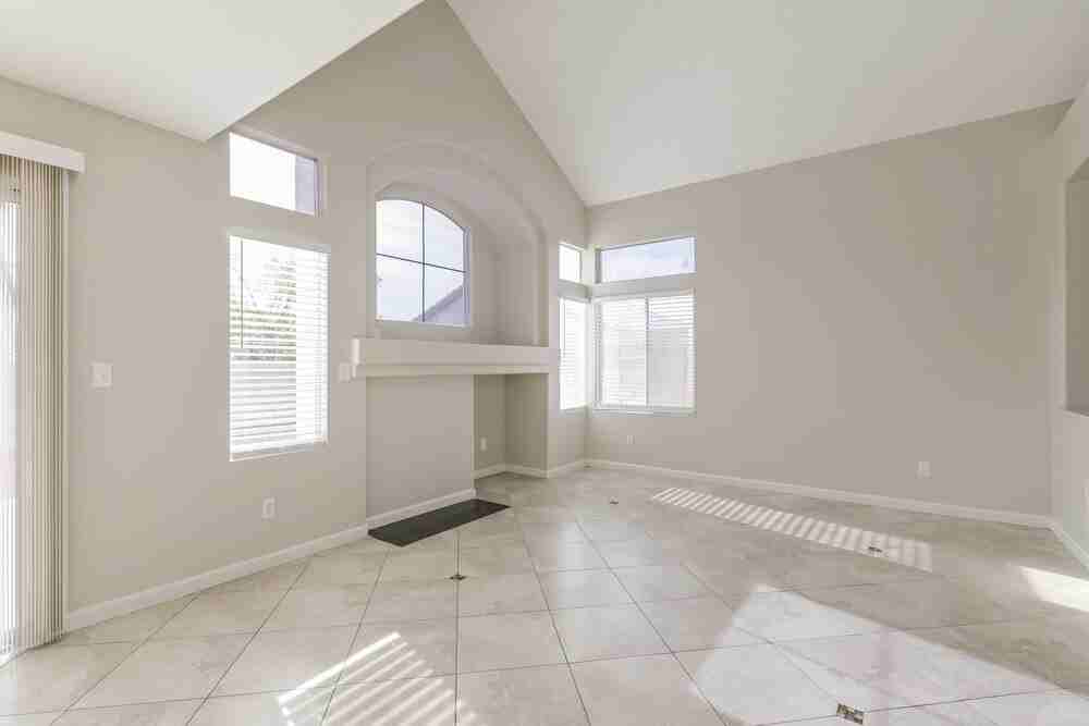 4456 Wellsboro St - Photo 6 of 20