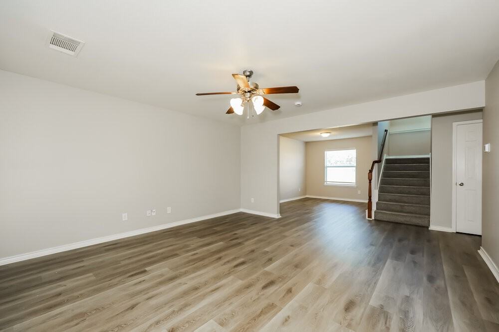 1204 Boxwood Dr - Photo 5 of 17