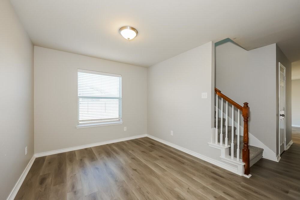 1204 Boxwood Dr - Photo 6 of 17