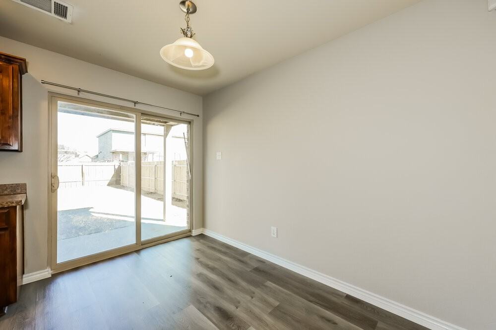 1204 Boxwood Dr - Photo 7 of 17