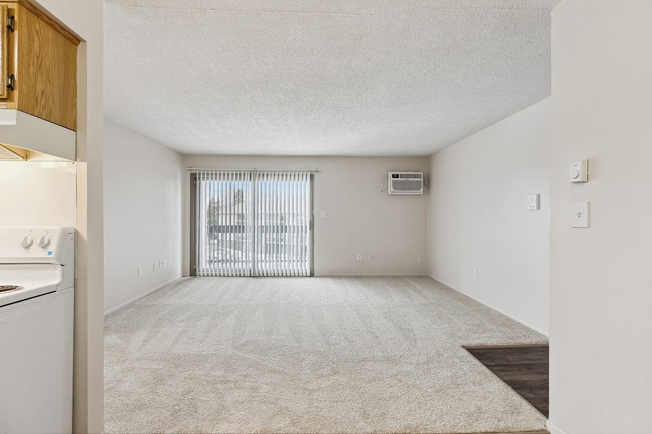 Clinton Manor Apartments - Photo 5 of 38