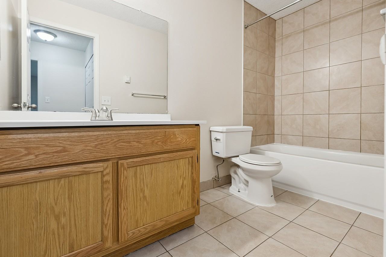 Clinton Manor Apartments - Photo 6 of 38