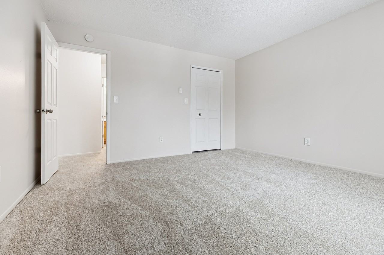 Clinton Manor Apartments - Photo 7 of 38