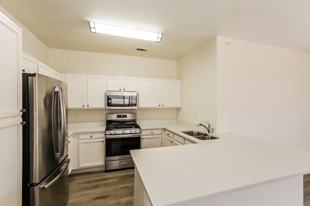 11222 W Almeria Rd - Photo 7 of 16