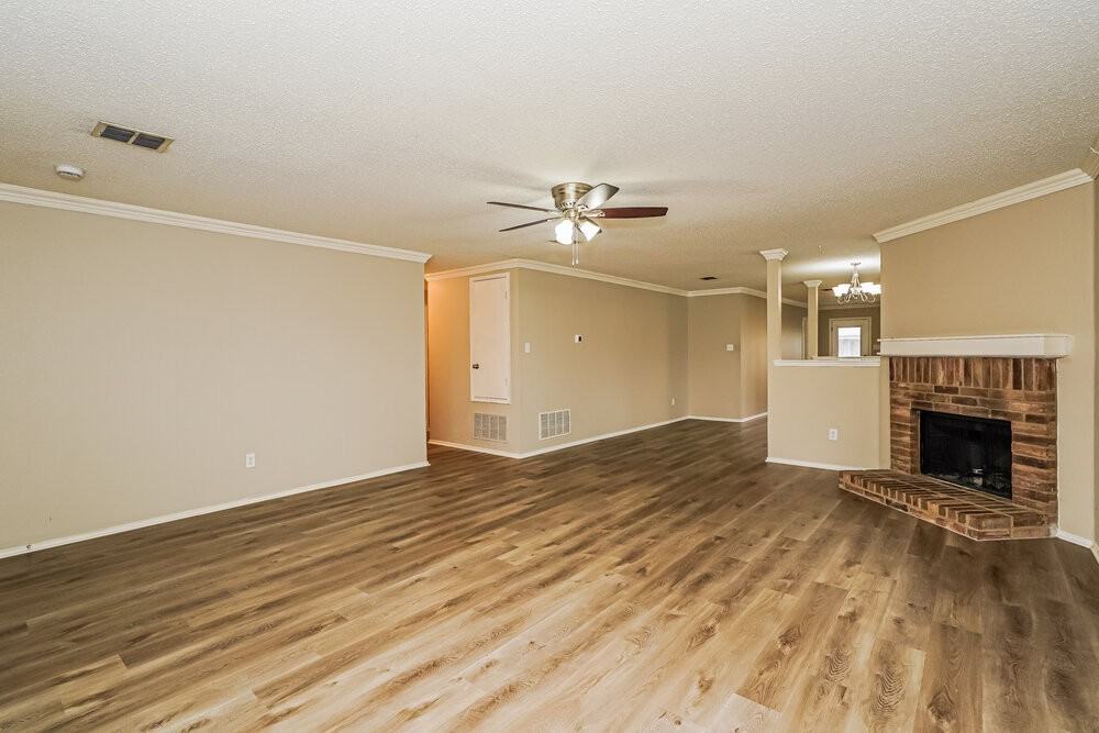 2724 Woodlake Pkwy - Photo 3 of 16