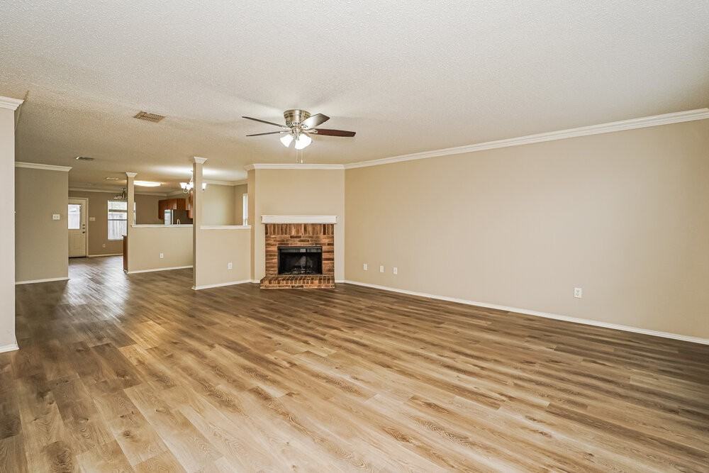 2724 Woodlake Pkwy - Photo 4 of 16