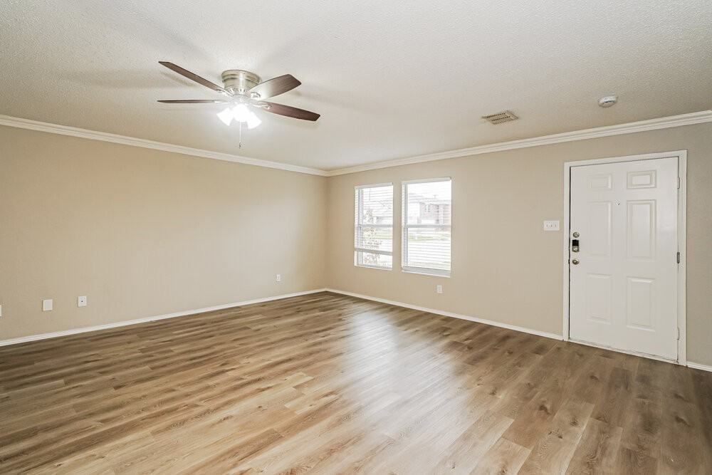 2724 Woodlake Pkwy - Photo 6 of 16