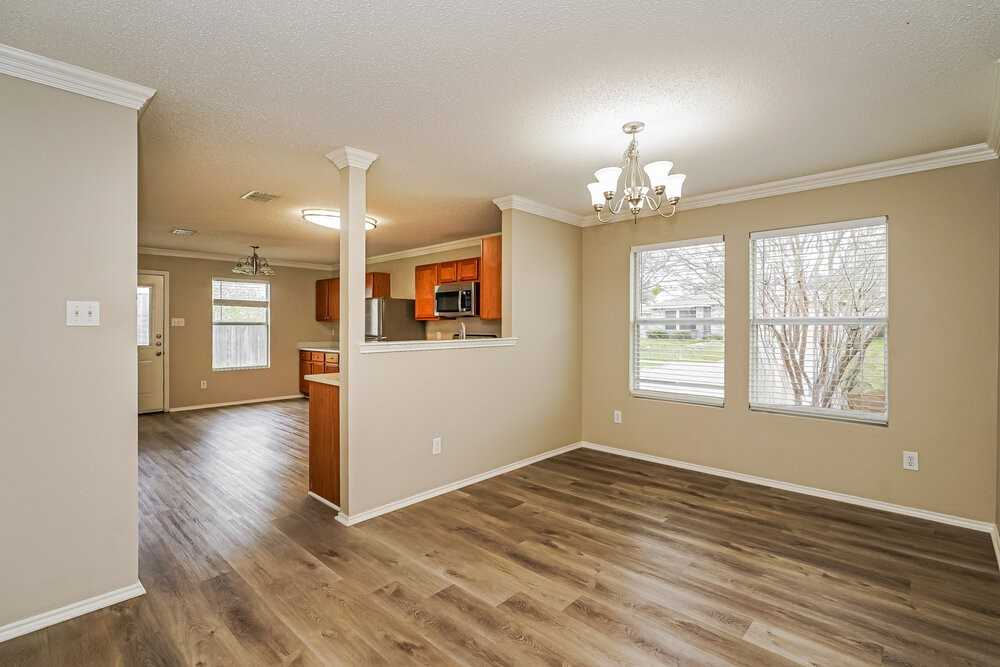 2724 Woodlake Pkwy - Photo 7 of 16