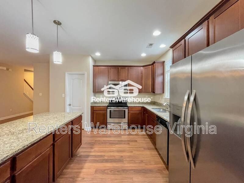 358 Goldenstar Ln - Photo 7 of 40