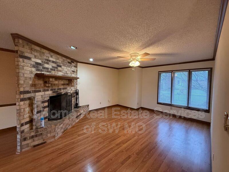 1701 E Lark St - Photo 2 of 17