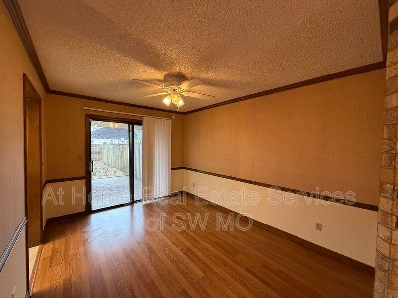 1701 E Lark St - Photo 3 of 17