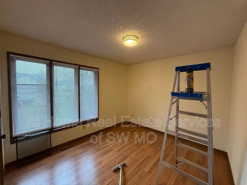 1701 E Lark St - Photo 6 of 17