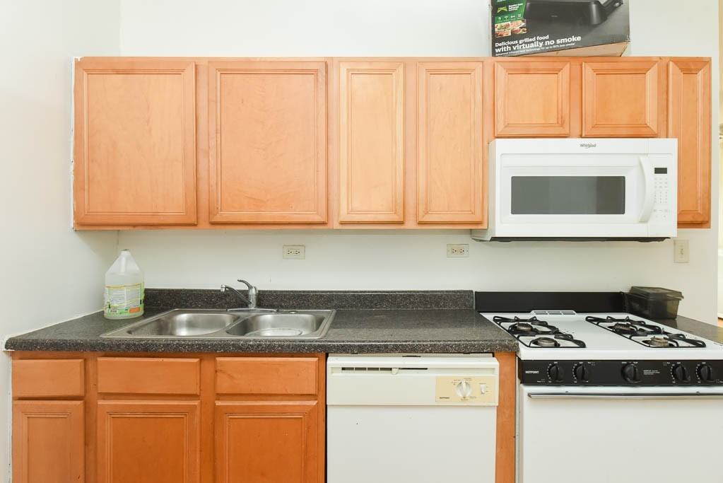 3902 W Argyle St #3A - Photo 3 of 21