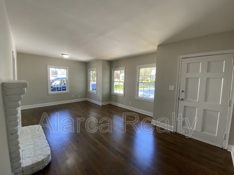 1513 Kimberly Rd - Photo 3 of 18