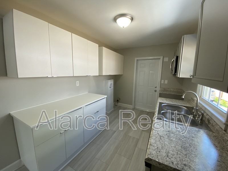 1513 Kimberly Rd - Photo 4 of 18