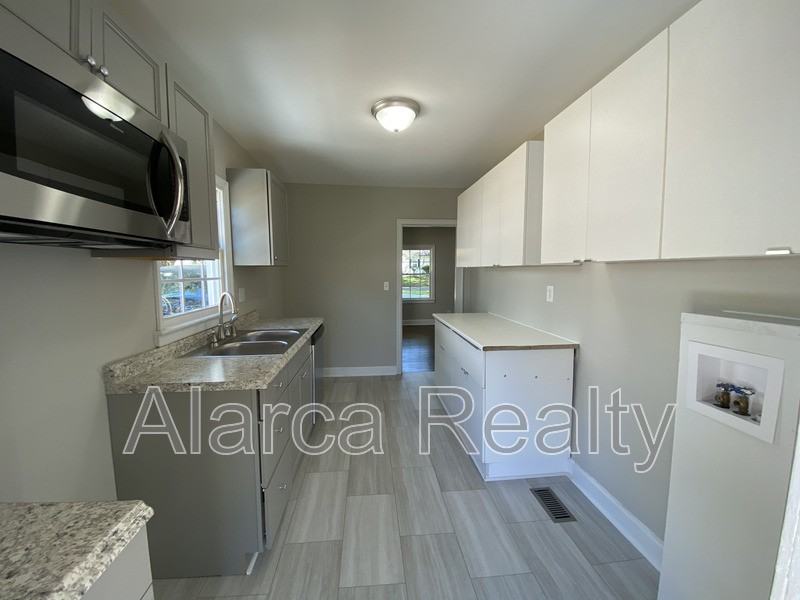 1513 Kimberly Rd - Photo 5 of 18