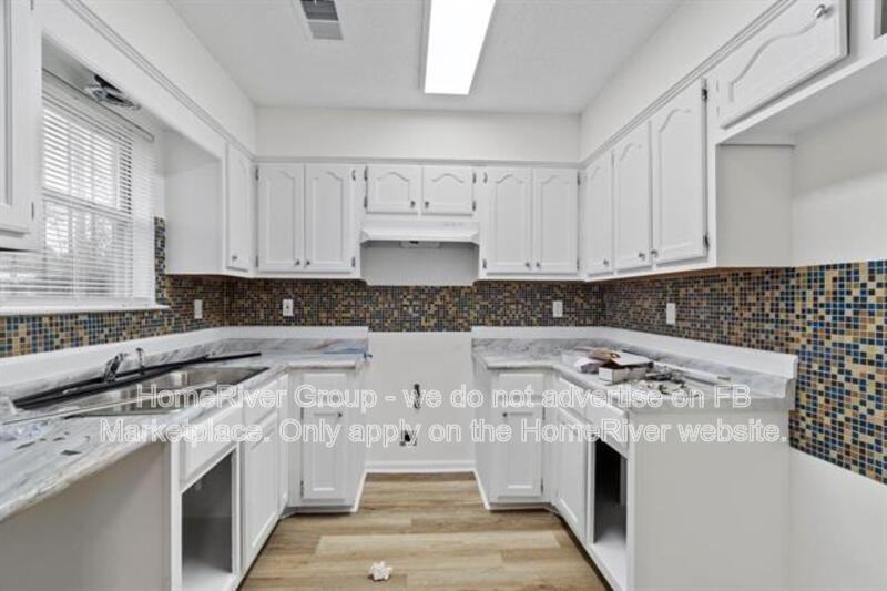 640 Hastings Cir E - Photo 3 of 11