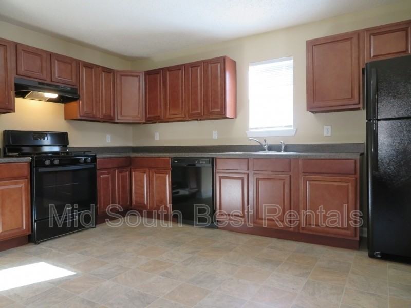 2403 S Spring St - Photo 3 of 7