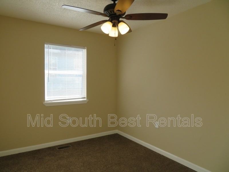 2403 S Spring St - Photo 4 of 7