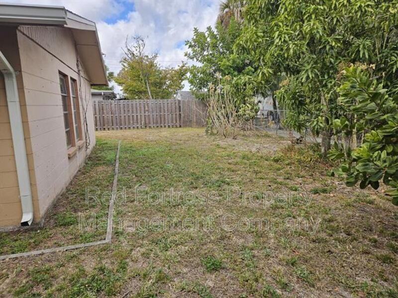 1635 Newport Ct - Photo 2 of 11