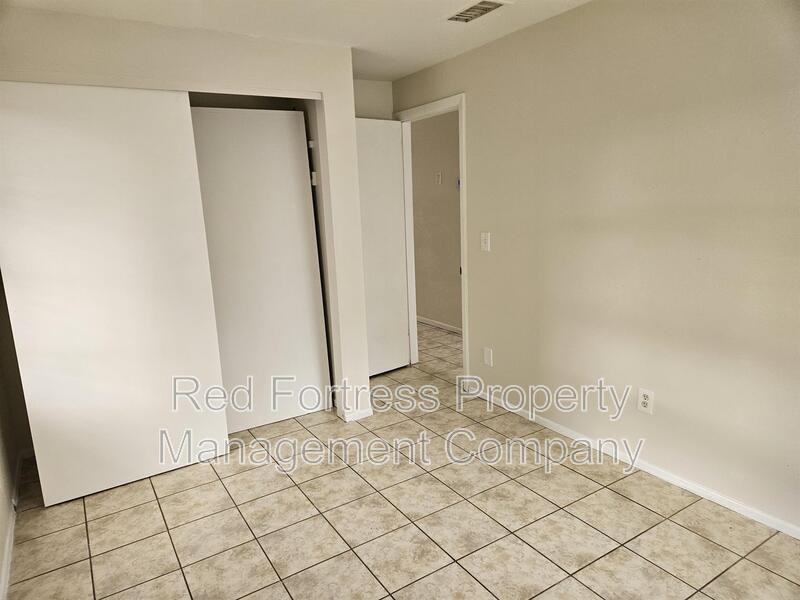 1635 Newport Ct - Photo 7 of 10