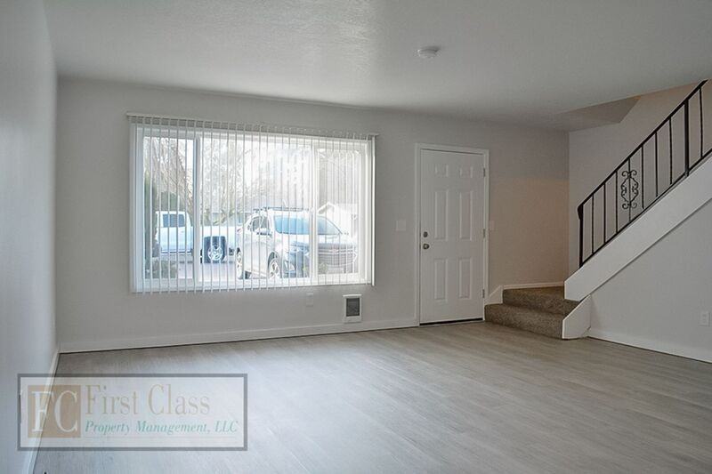 2725 Maywood Dr - Photo 3 of 21