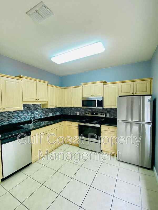 7792 Plantation Cir - Photo 5 of 27