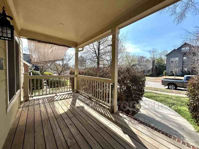 2229 Chesterfield Ave - Photo 3 of 46