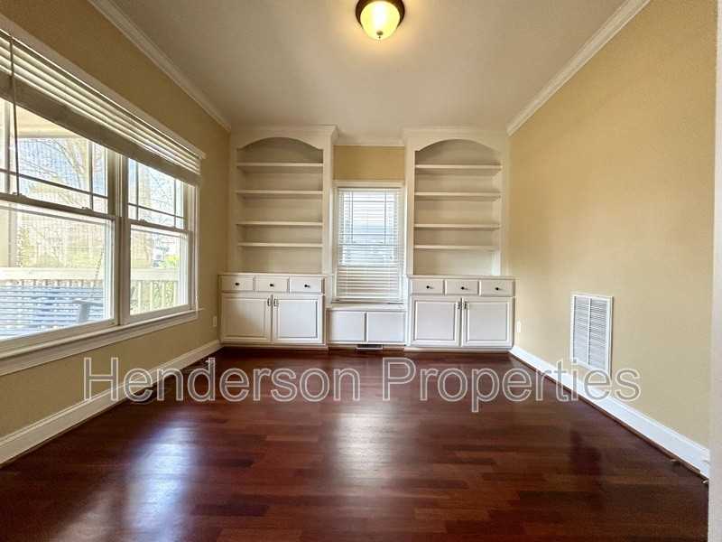 2229 Chesterfield Ave - Photo 7 of 46