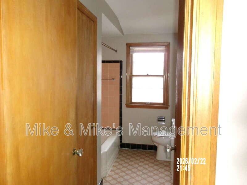 4479A N 44th St Uppr - Photo 6 of 18