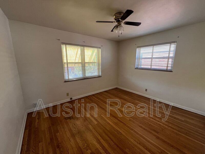 5944 Loughborough Ave #4 - Photo 6 of 11