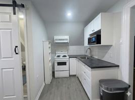 featured image of 99 Mary St #3